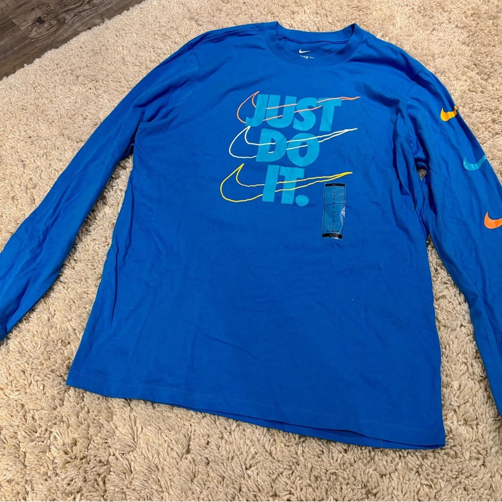 Nike men’s size large Blue Graphic Long Sleeve Tee